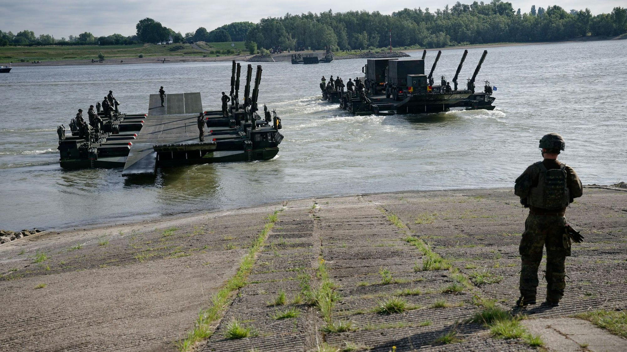 Rund 1.200 Soldaten und 500 Fahrzeuge waren an dem Manöver beteiligt.