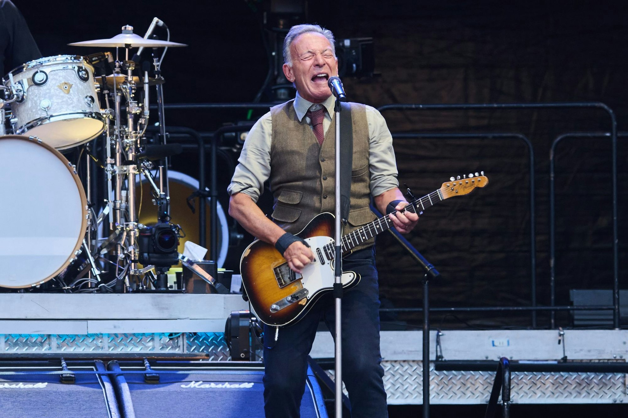 Tausende Fans sind bei dem Konzert von Bruce Springsteen in Gelsenkirchen. (Archivbild)