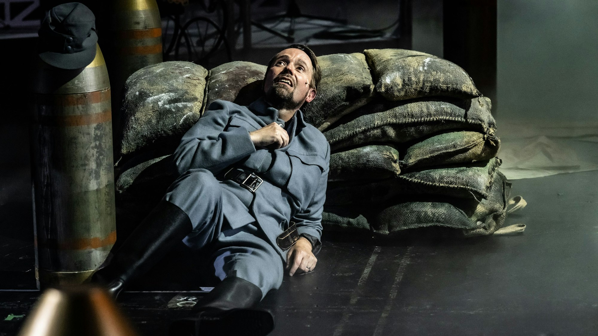 Miljenko Turk als Soldat im Ersten Weltkrieg der Oper „Die letzten Tage der Menschheit“