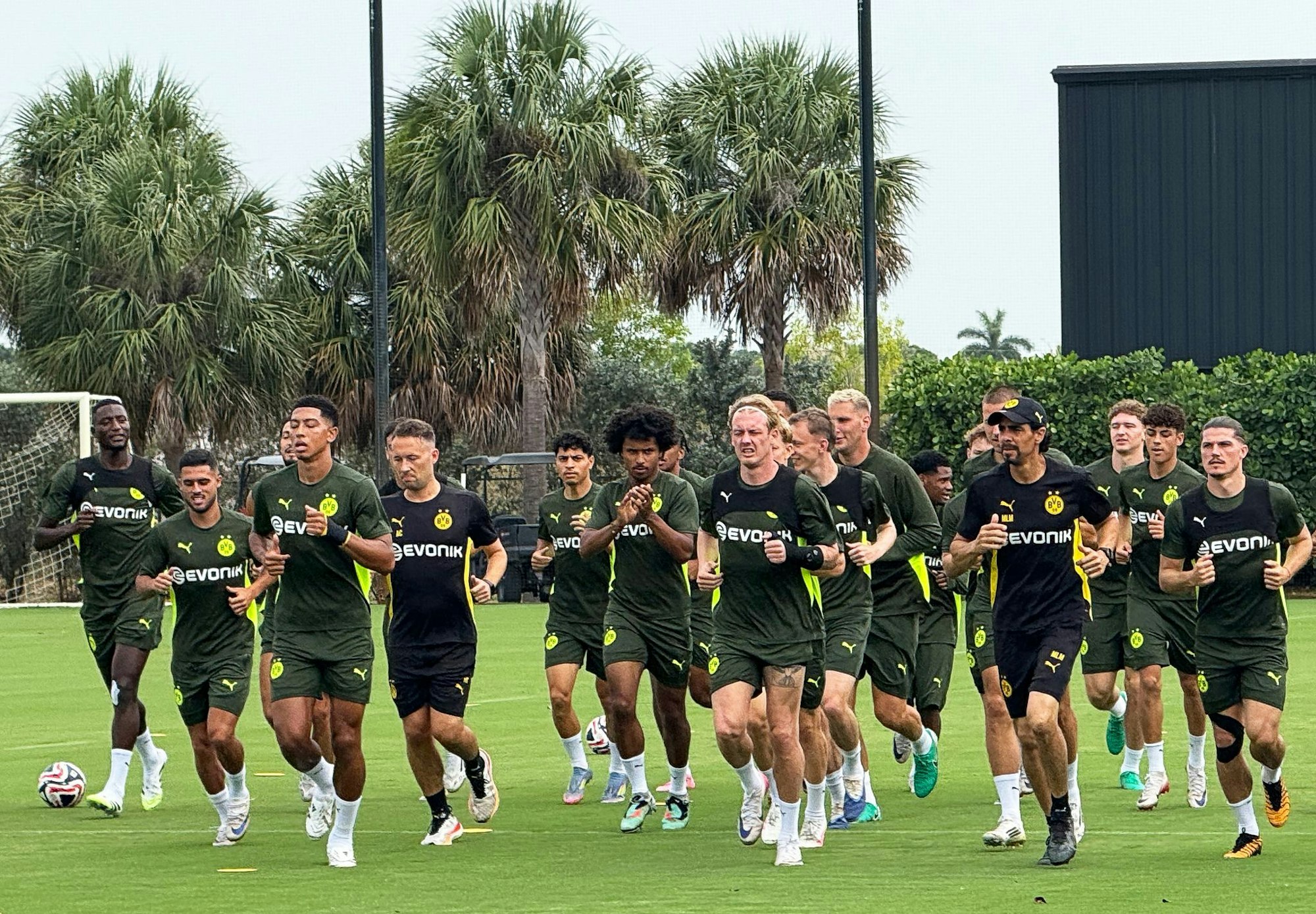 Borussia Dortmund absolvierte am Sonntag eine Trainingseinheit vor knapp 200 Fans