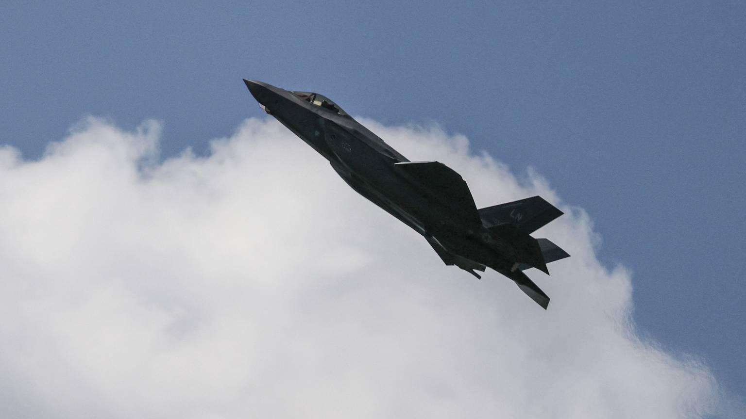 Ein US-Kampfflugzeug F-35: Auch die Bundeswehr wird solche Maschinen anschaffen. Sie können von den USA bereitgestellte Atombomben trage.