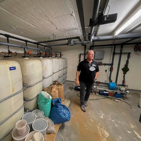 Das Archivfoto zeigt Wilfried Krebs, den ehemaligen Hausmeister, im Bunker unter dem Kreishaus.