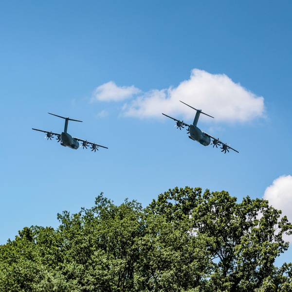 Die Bundeswehr präsentierte sich in Wahn unter anderem mit einer Flugshow.