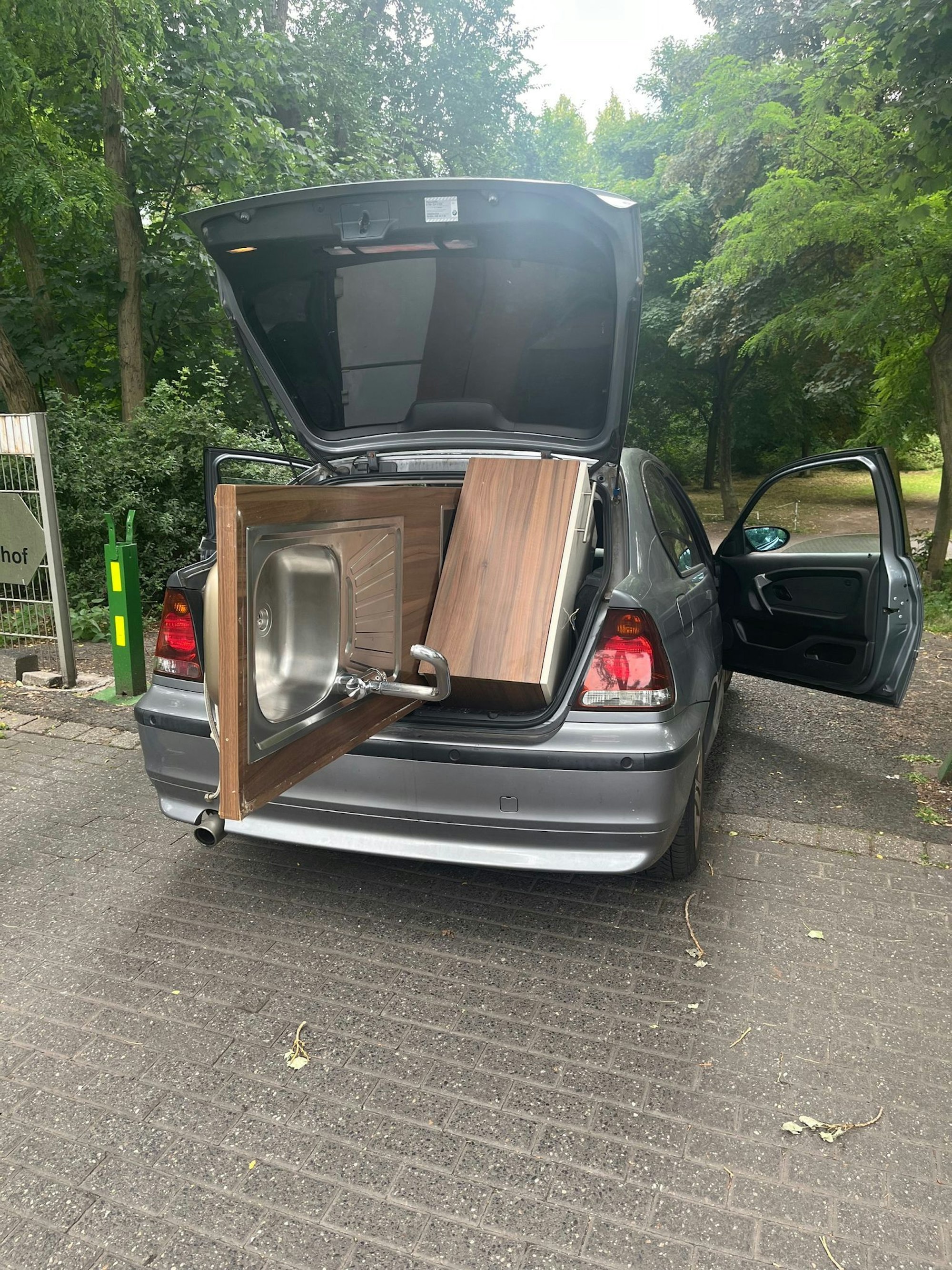 Die Polizei hat in Duisburg ein Auto mit auffälliger Ladung gestoppt.