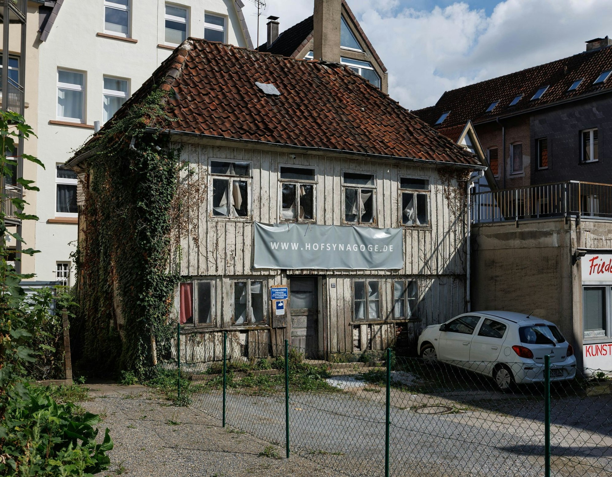 Für die Hofsynagoge in Detmold bekommt der Besitzer keine Abrissgenehmigung: Das Urteil des nordrhein-westfälischen Oberverwaltungsgerichts ist rechtskräftig. (Archivbild)