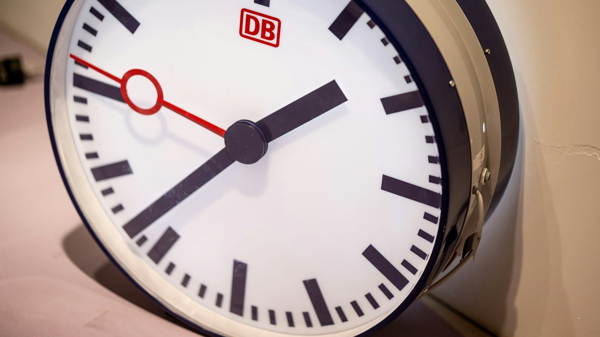 Immer wieder verliert die Bahn den Wettlauf mit der Zeit. (Archivbild)