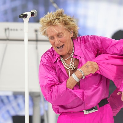 Rod Stewart tritt während des Glastonbury Festivals in Worthy Farm, Somerset auf.