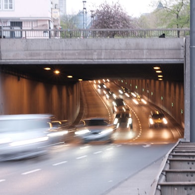 Mit Beginn der Sommerferien ist der Rheinufertunnel bis Ende September an sechs Wochenenden gesperrt.