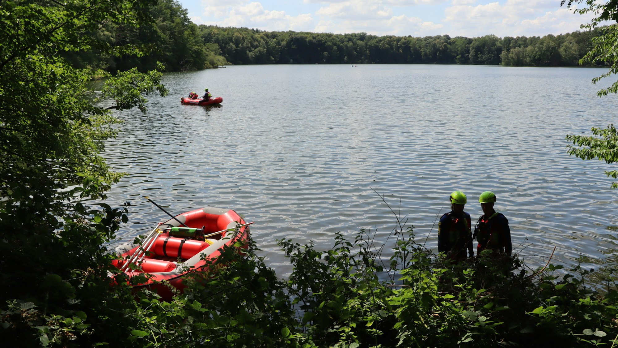 Mehrere Taucher und Rettungskräfte hatten nach dem Vermissten gesucht.