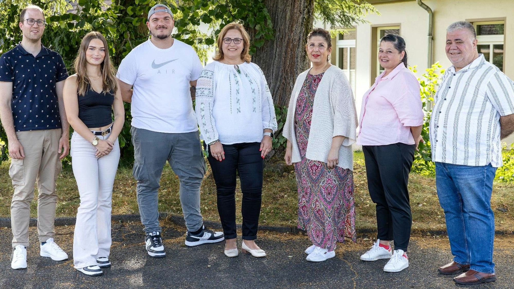 Roman Hansen, Yasmin Karl, Erik Halili, Stella Ignatz, Sevgi Benseddik, Adina Epure, Ayhan Ünaldi vom Bündnis für Burscheid