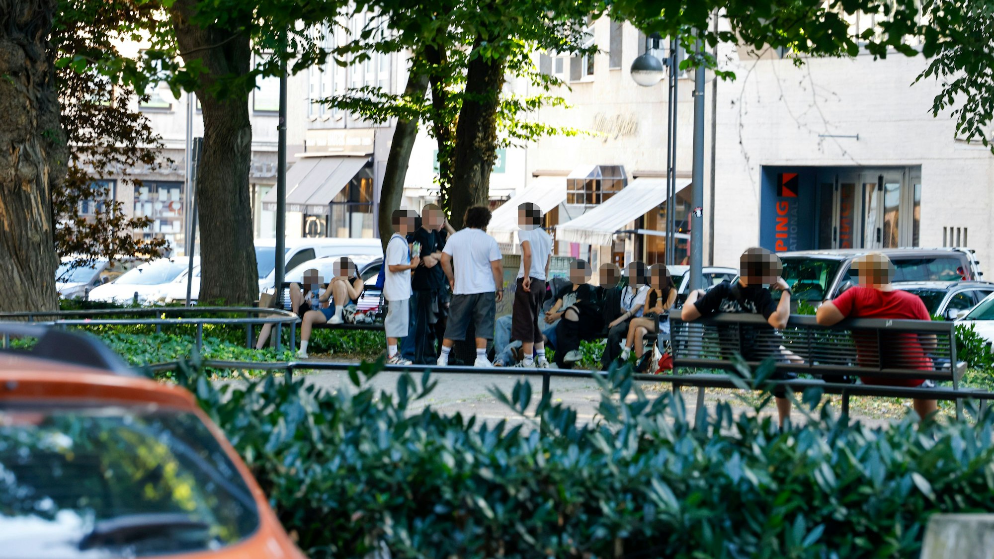 Lautstarke und teils aggressive Jugendliche sorgen am Kolpingplatz für Ärger.