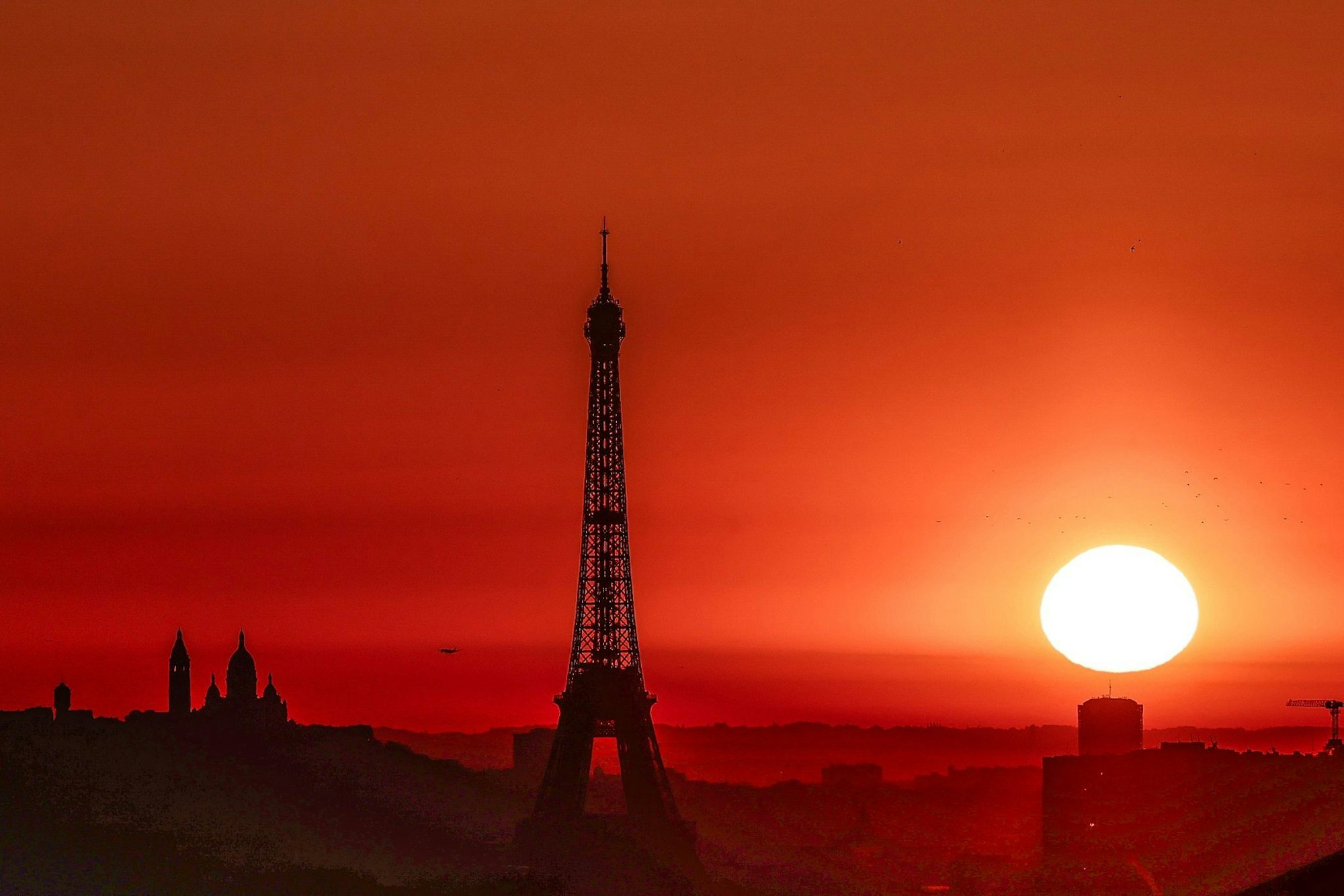 Im Großraum Paris wurden wegen der Hitze Einschränkungen für den Autoverkehr erlassen.