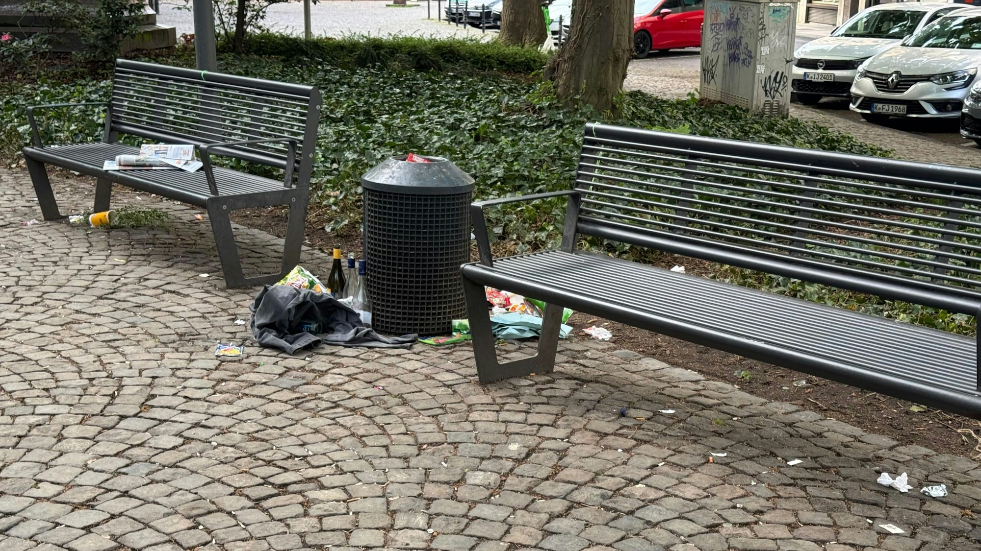 Müll wird weggeworfen.