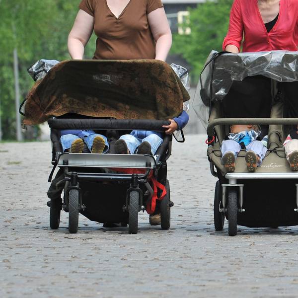 Zwillinge stellen Eltern vor besondere Herausforderungen, Familienpatinnen können sie stundenweise entlasten.