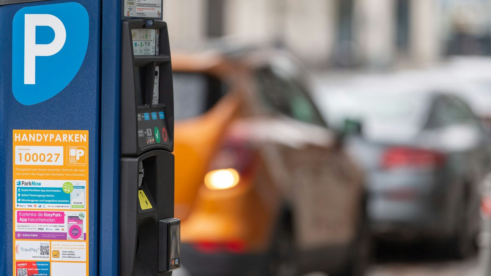 Vorsicht vor gefälschte nQR-Codes an Parkscheinautomaten: Die könnten von Betrügern dahin geklebt worden sein.