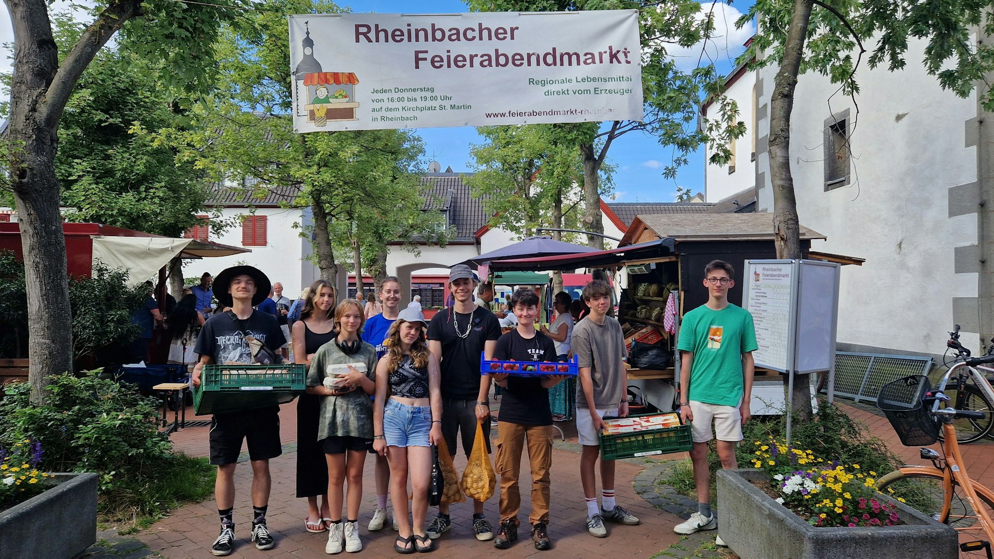 Das Team vom Feierabendmarkt engagiert sich in der Stadt. 2024 gab es frisches Obst für die Zeltstadt von Abenteuer pur.