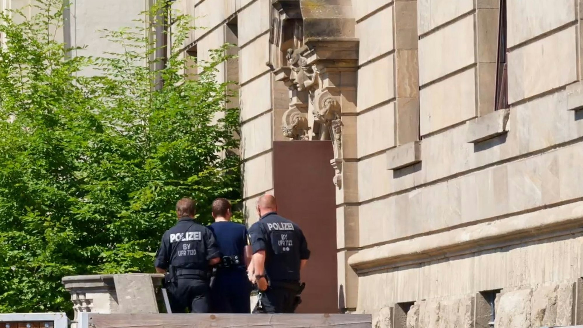 Der Verdächtige wurde am Mittwoch einem Ermittlungsrichter am Amtsgericht Schweinfurt vorgeführt.