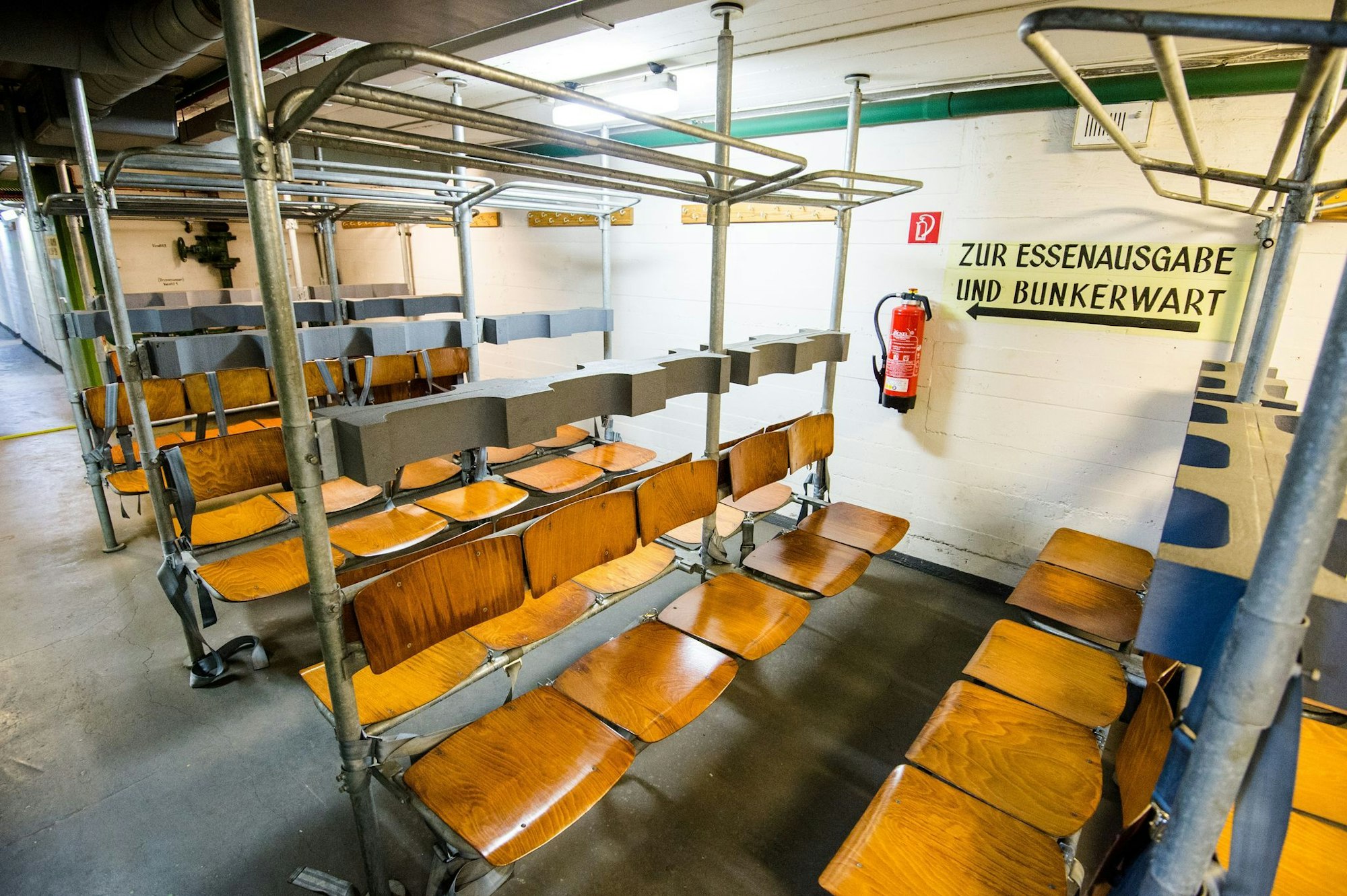 «16 Stunden sitzen, acht Stunden liegen», so war es im Ernstfall gedacht im «Tiefbunker Steintorwall».