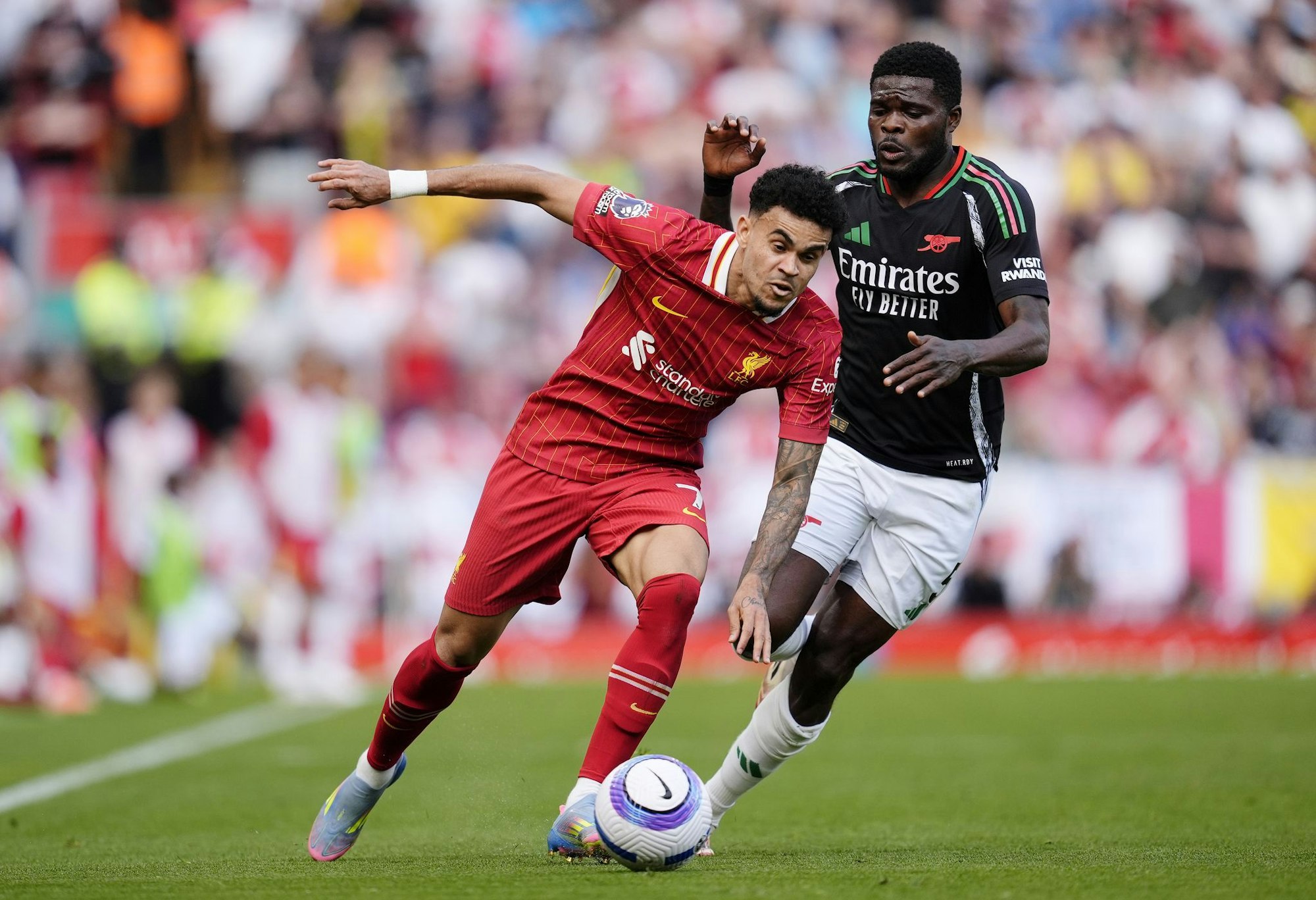 Keine Chance für die Bayern: Luis Díaz (l) soll beim FC Liverpool bleiben.
