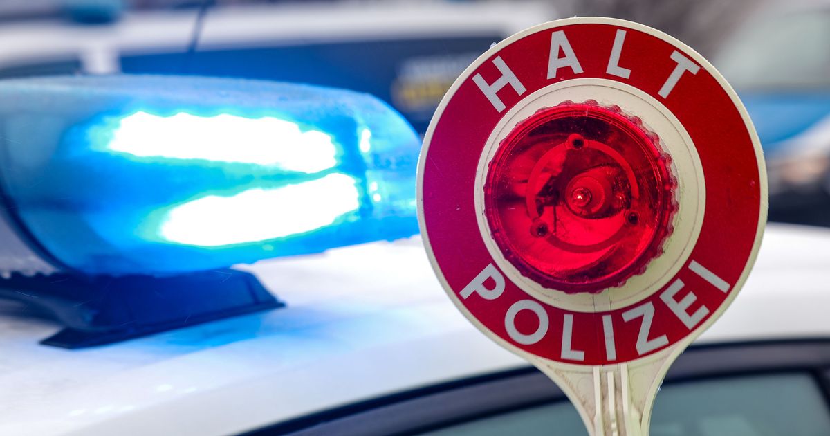Accident on the A555 in Cologne: SUV with trailer overturned - | Traffic ...
