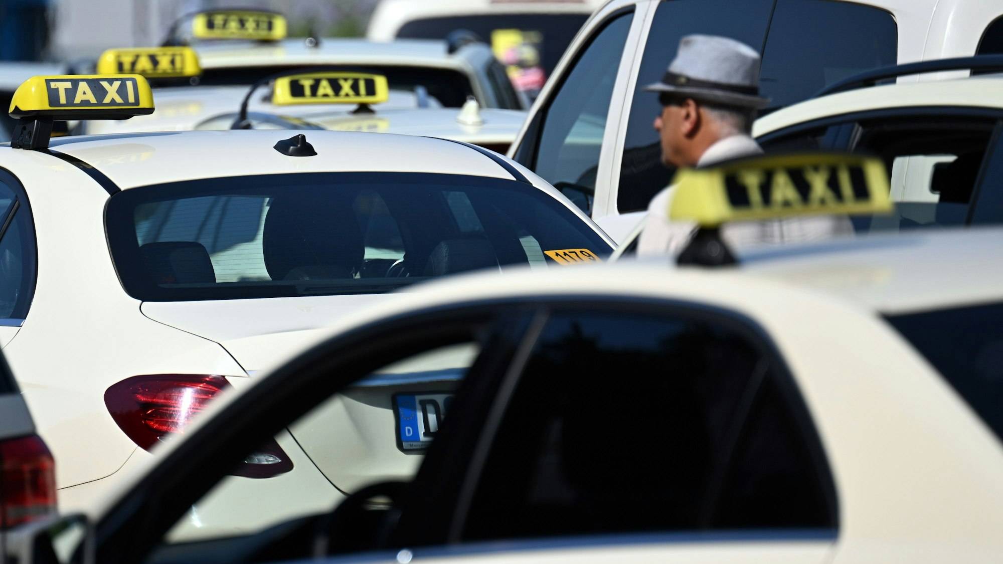 Die Taxi-Gebühren im Rhein-Sieg-Kreis könnten steigen. Der Verkehrsausschuss stimmte über einen entsprechenden Antrag ab.
