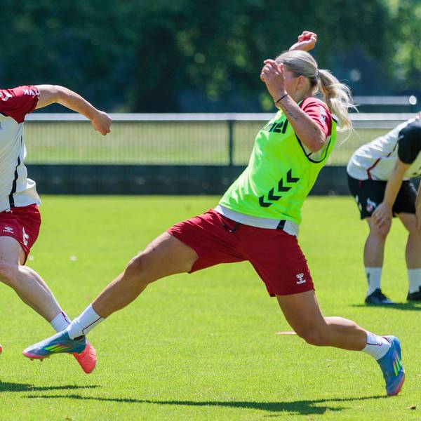 Trainingsauftakt, 1. FC Köln Frauen 01.07.2025 Marina Hegering 1. FC Köln, 33, Julia Schiffarth 1. FC Köln, 22 beim Trainigsauftakt der 1. FC Köln Frauen am 01.07.2025 am Geißbockheim in Köln *** Training kick-off, 1 FC Köln Women 01 07 2025 Marina Hegering 1 FC Köln, 33 , Julia Schiffarth 1 FC Köln, 22 at the training kick-off of the 1 FC Köln Women on 01 07 2025 at the Geißbockheim in Cologne Copyright: xBEAUTIFULxSPORTS/Meuselx