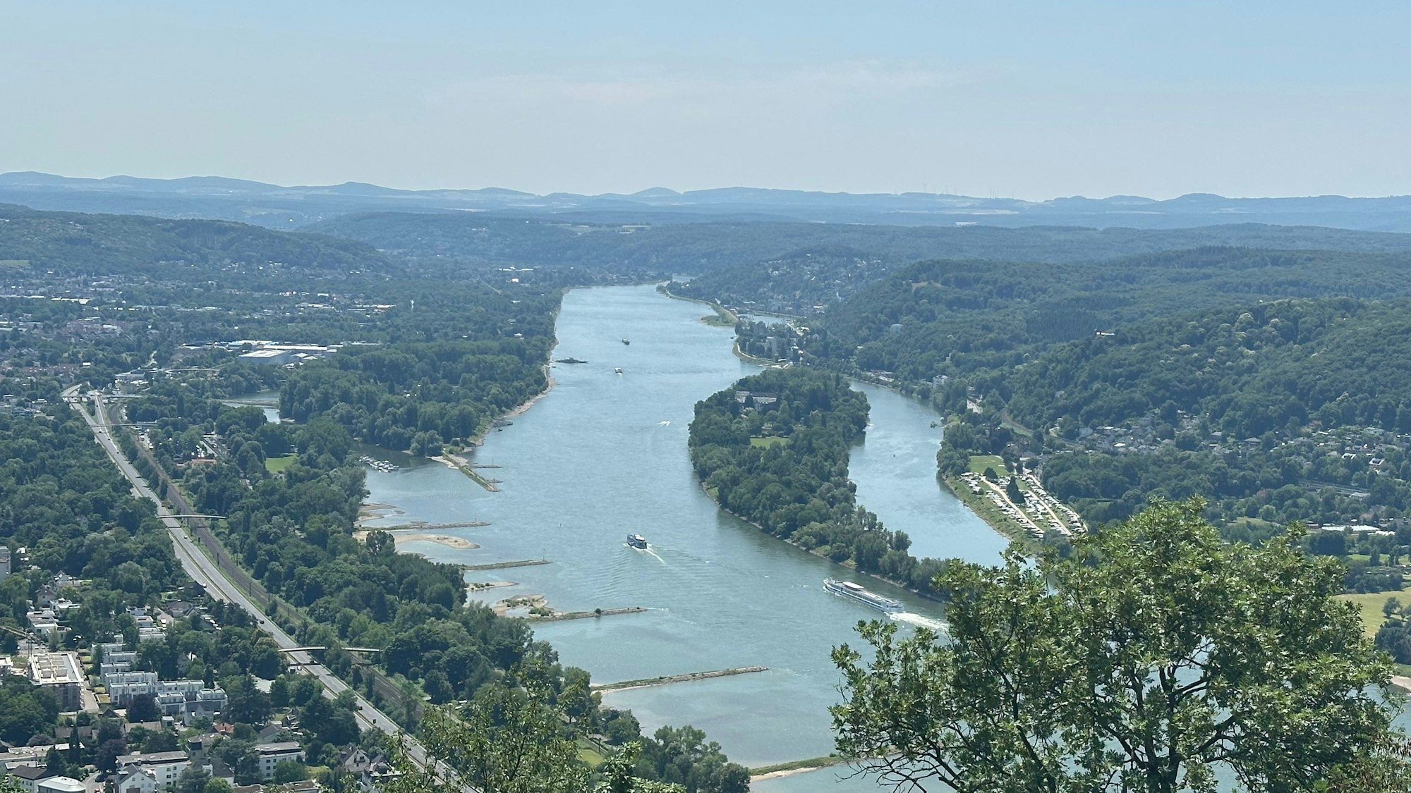 Der Rhein und die beiden Inseln.