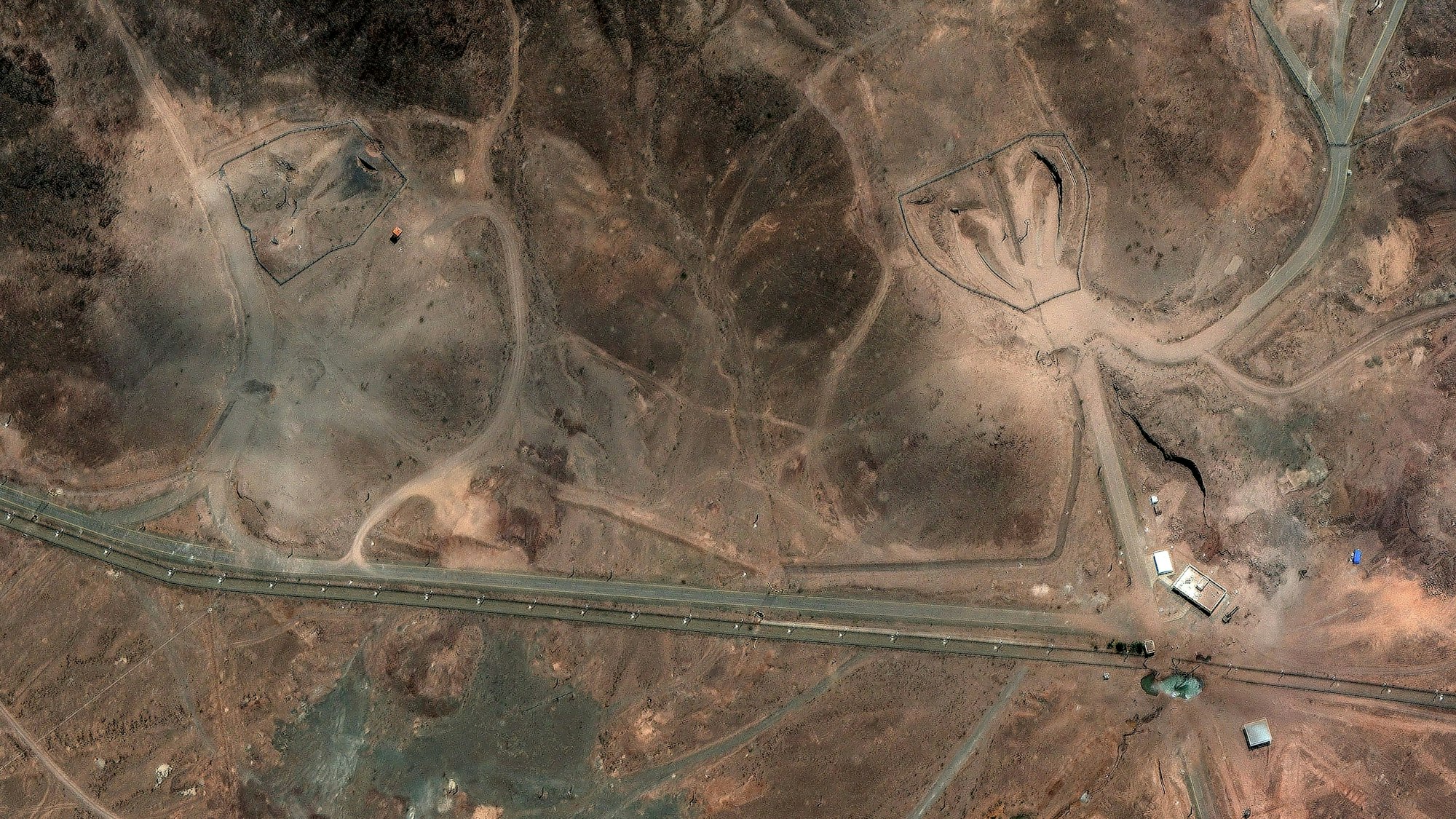 Dieses Satellitenbild zeigt die Schäden an der Anreicherungsanlage Fordo am 24. Juni 2025 nach Angriffen der USA.