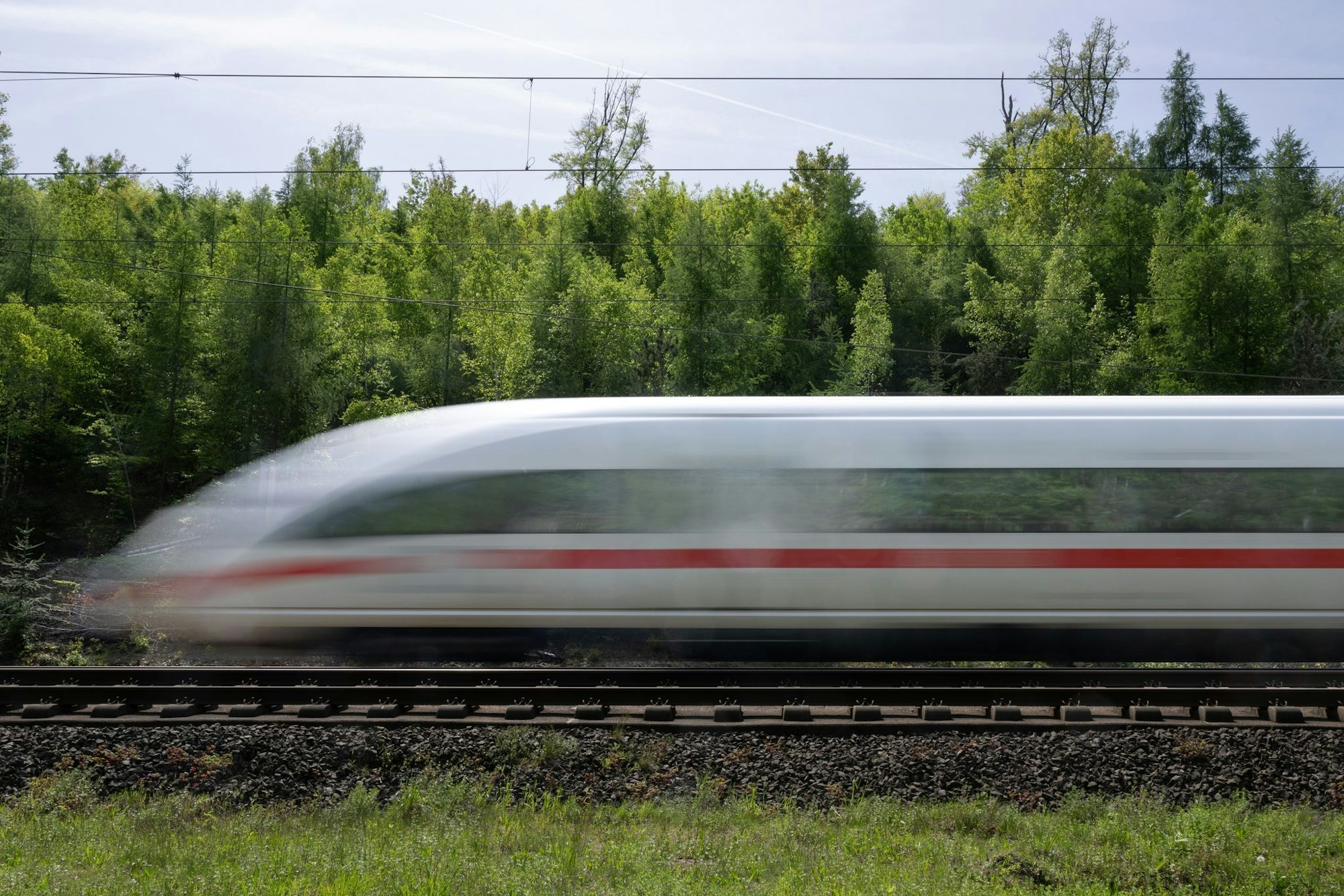 Ausbleibende Mittel des Bundes bei den Trassenpreisen könnten auch Auswirkungen auf das Angebot im Fernverkehr haben sagt der Bahnchef. (Archivbild)
