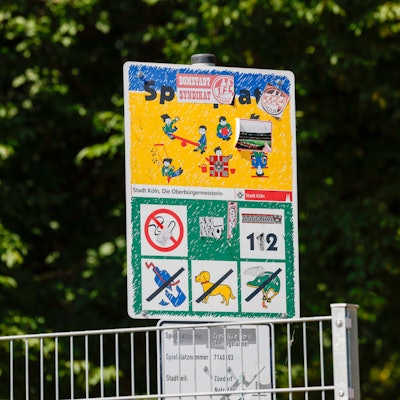Spielplatzschild