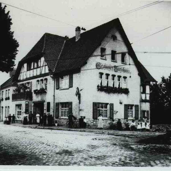 Das Gronauer Wirtshaus in Bergisch Gladbach auf der historischen Aufnahme vermutlich aus dem Jahr 1908.