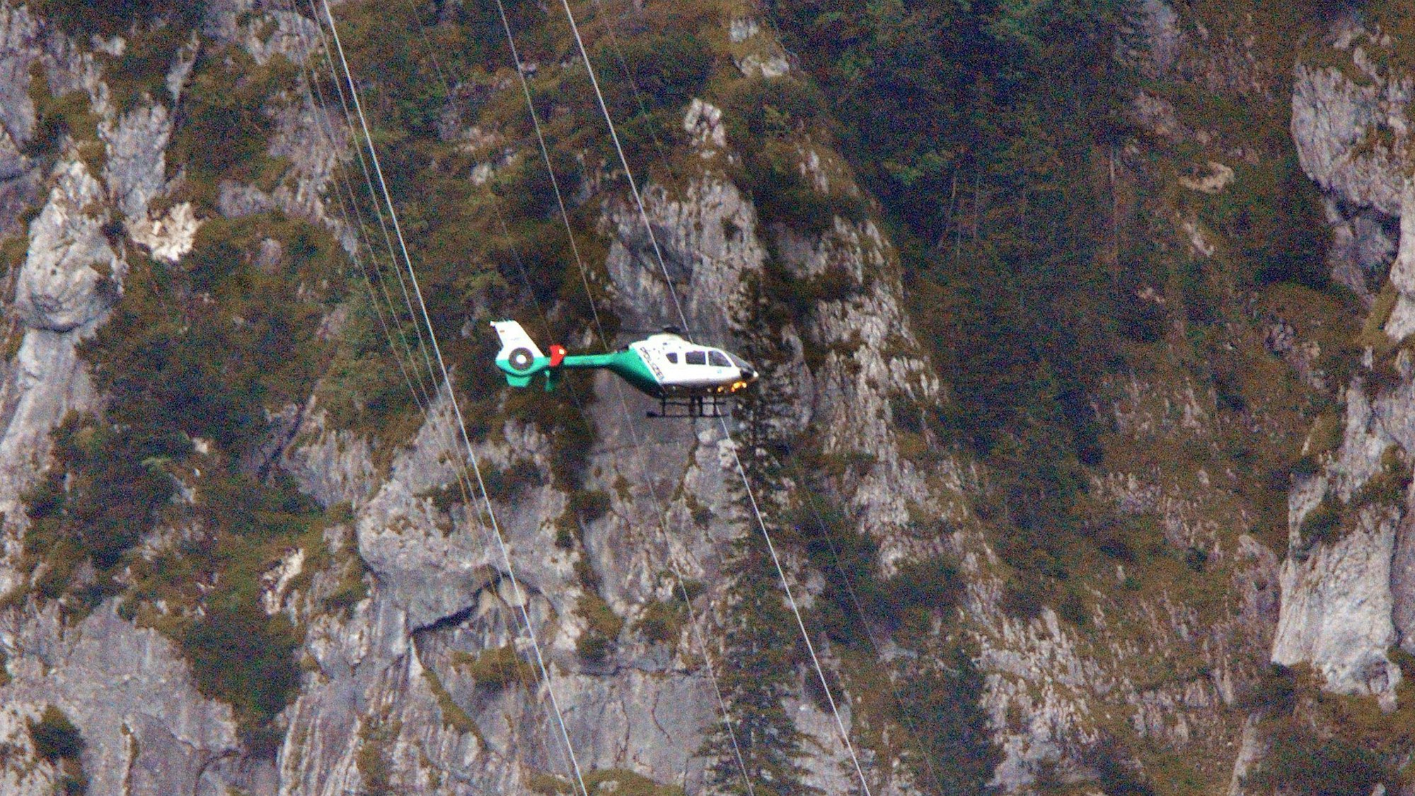 Ein 56-jähriger Wanderer stürzte am Tegelberg tödlich hunderte Meter in die Tiefe.
