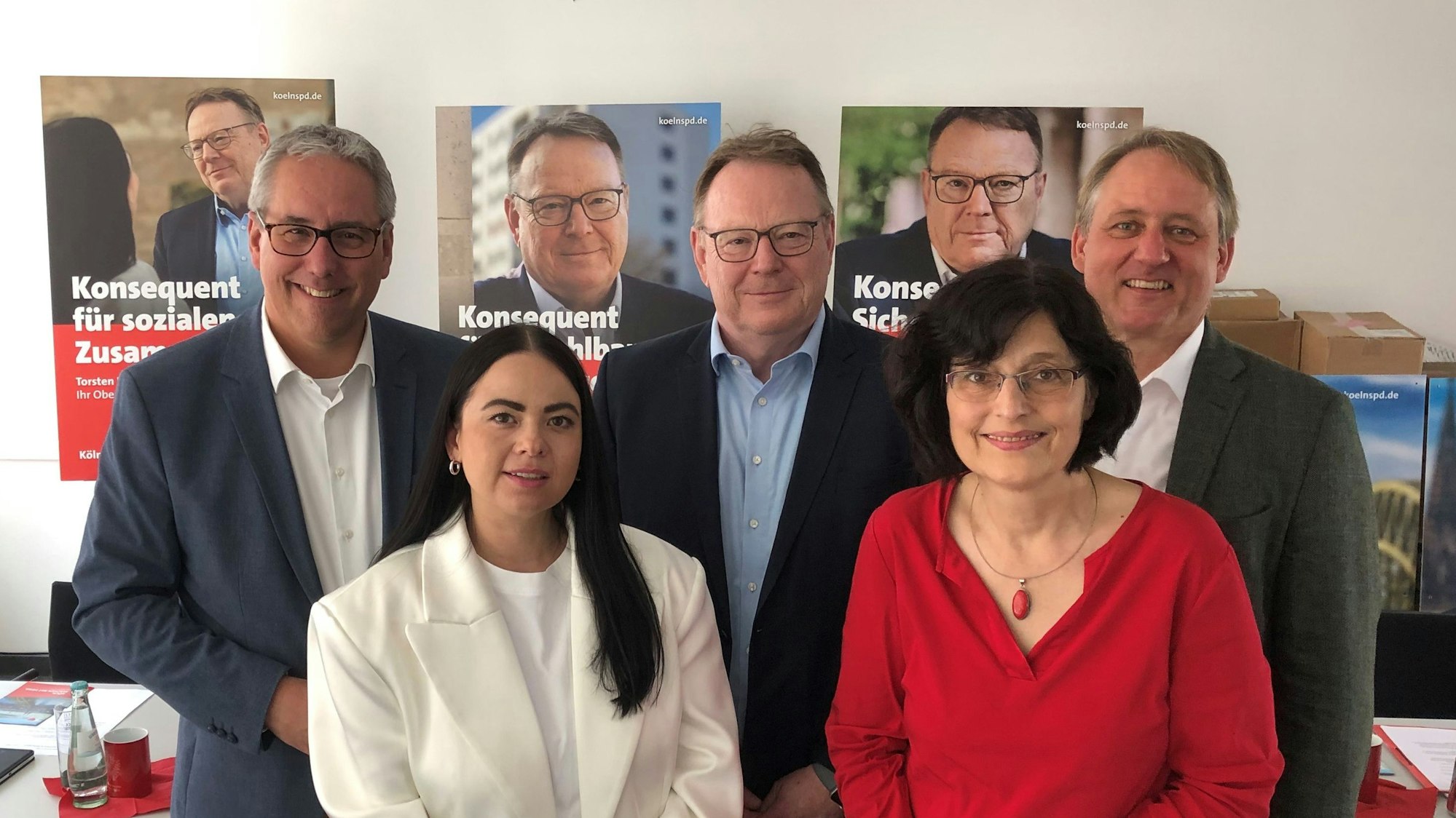 Die Kölner SPD-Spitze: Die Parteichefs Andre Schirmer und Claudia Walther, OB-Kandidat Torsten Burmester, Fraktionsvize Maria Helmis-Arend und Fraktionschef Christian Joisten (v. r.).