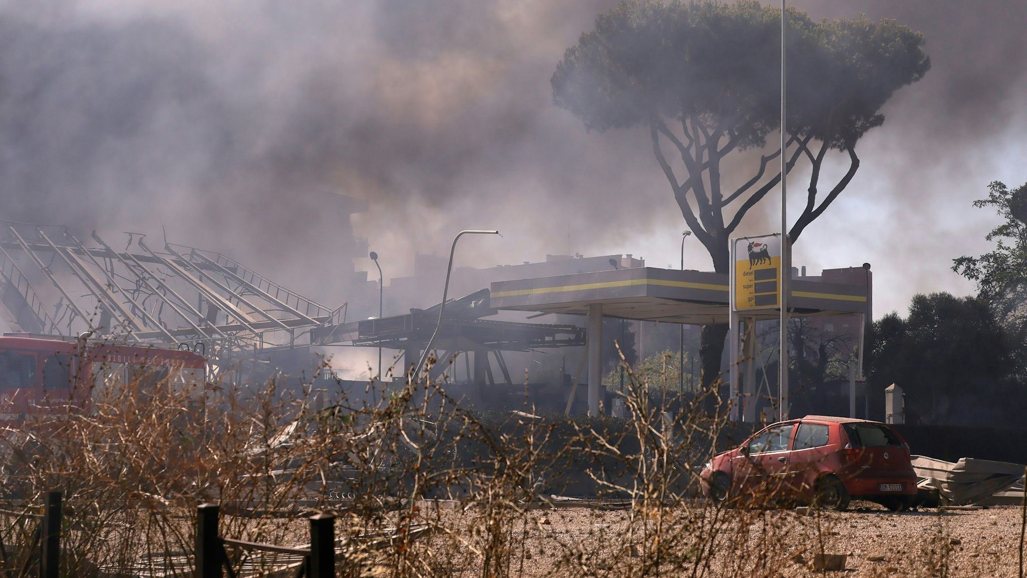 Unter den Verletzten sollen 16 Menschen sein, darunter der Tankstellenbetreiber.