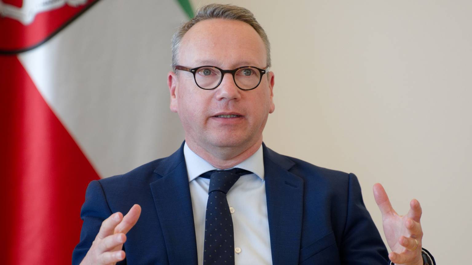Will die NRW-Justiz stärken: Benjamin Limbachs Programm hat bislang nicht den gewünschten Erfolg gehabt.