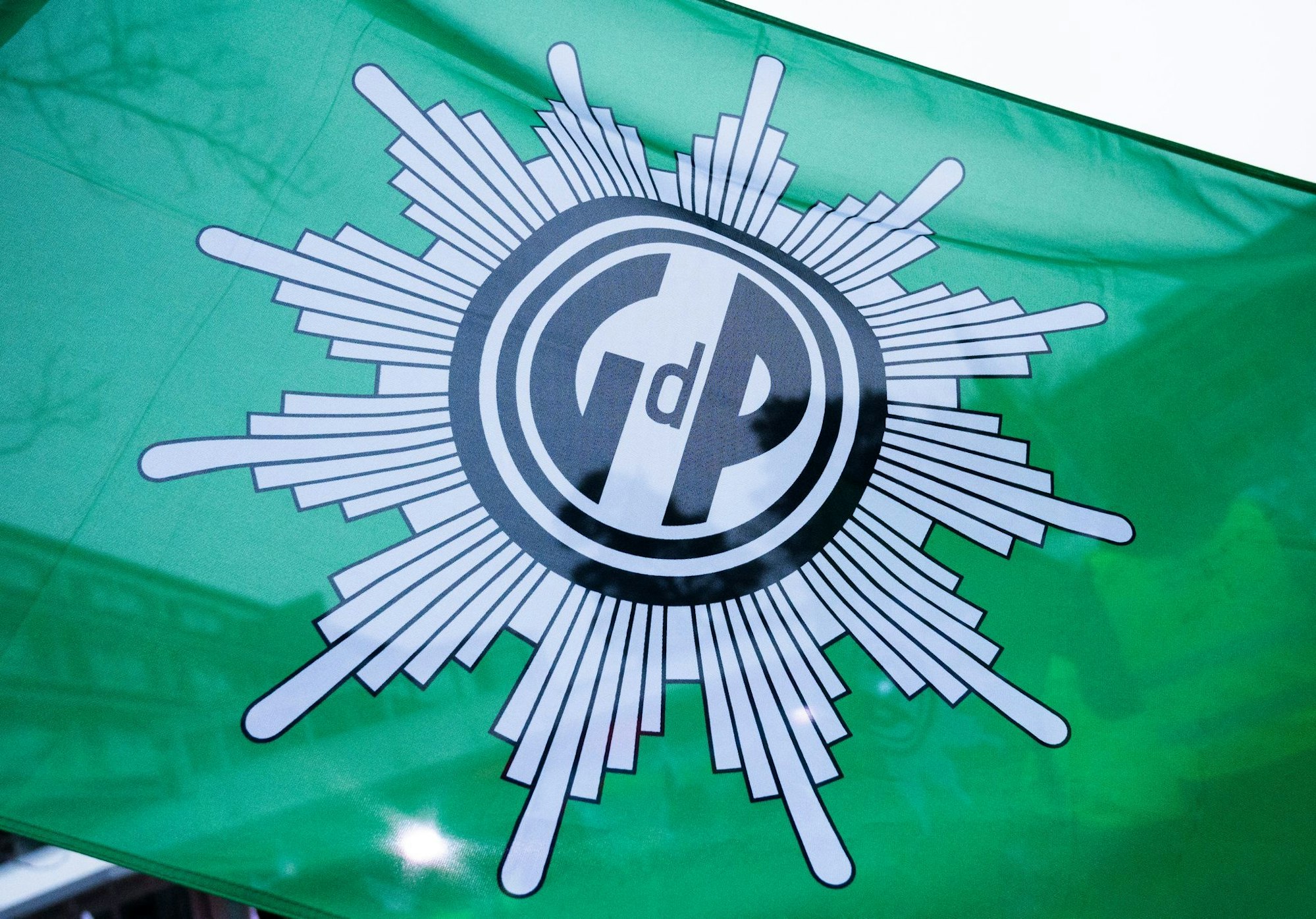 Der Landesbezirk NRW hat nach eigenen Angaben mehr als 50.000 Mitglieder und ist damit der stärkste innerhalb der Polizeigewerkschaft.