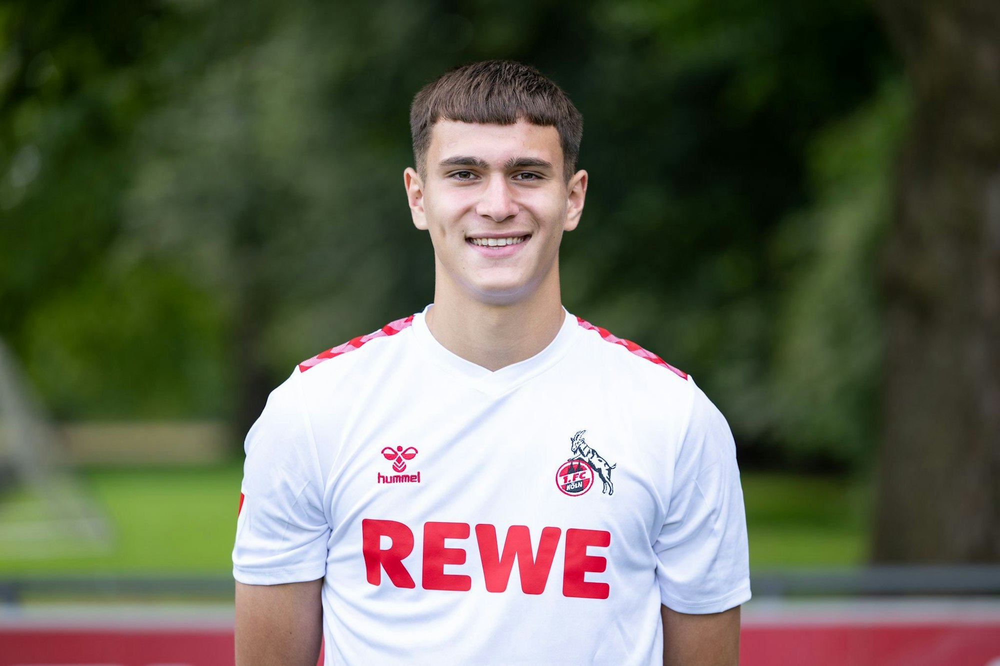 Erster Profivertrag für den Kölner Kujovic.