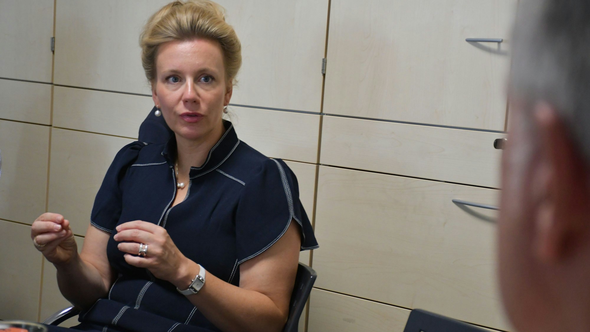 Ina Brandes besucht am Tag der „Dritten Orte“ mehrere Kultureinrichtungen in der Region.