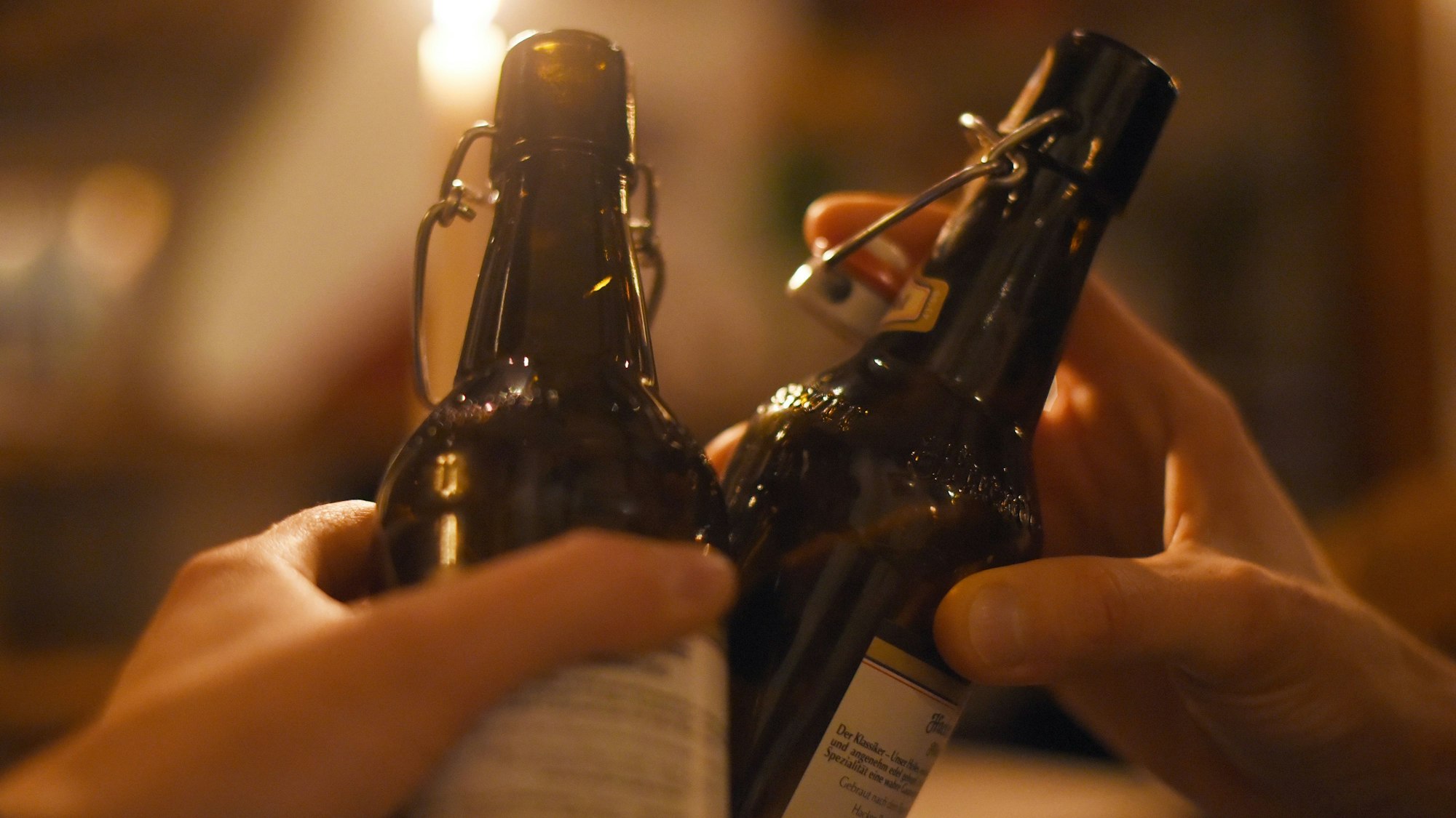 Die Kaufzurückhaltung bekommen die Bierhersteller zu spüren (Archivbild)