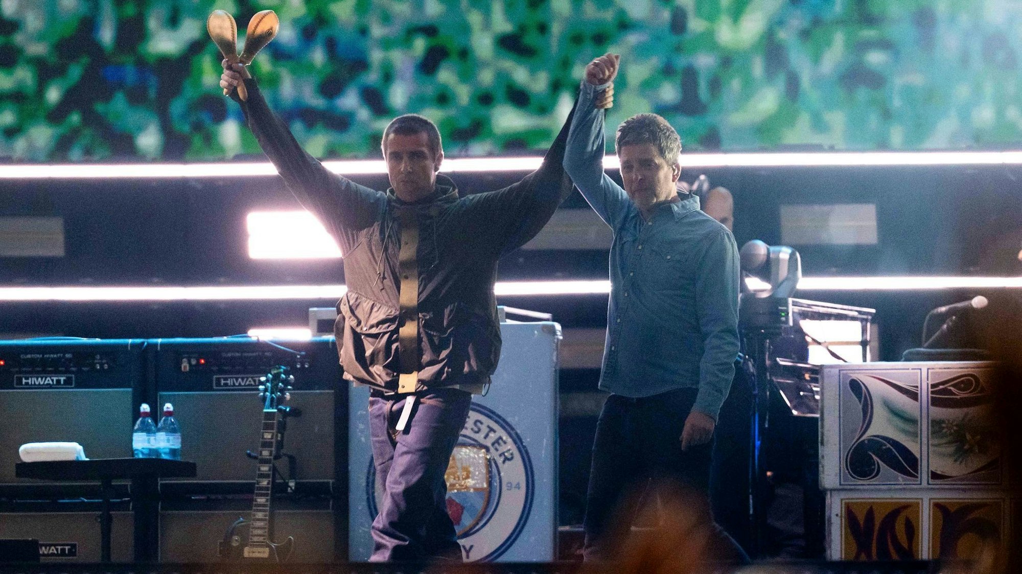 Endlich vereint: Liam und Noel Gallagher auf der Bühne.