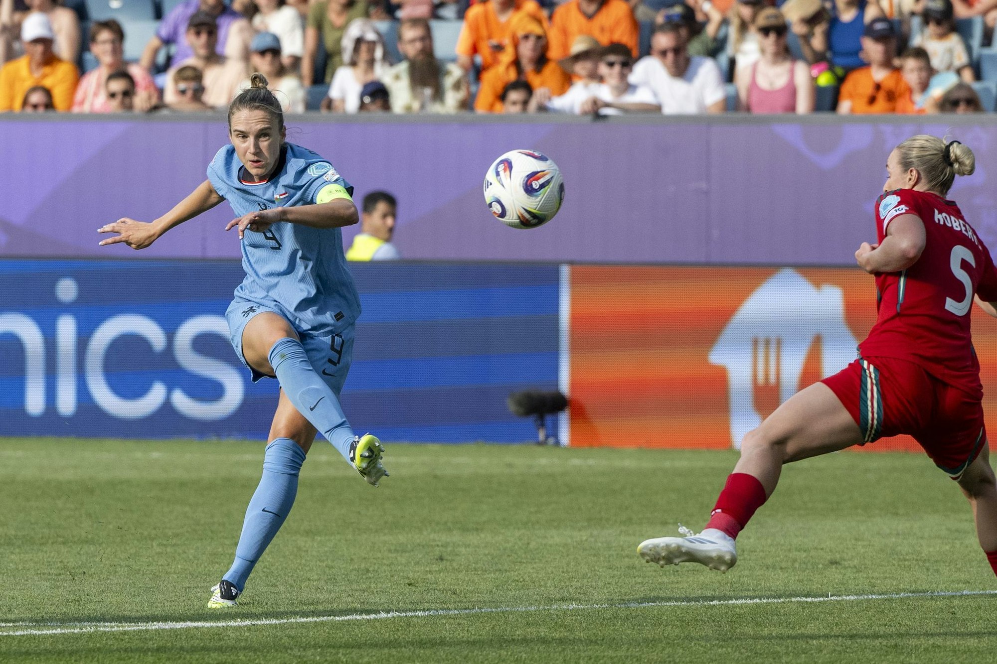 Perfekter Abschluss: Vivianne Miedema erzielt das 1:0.