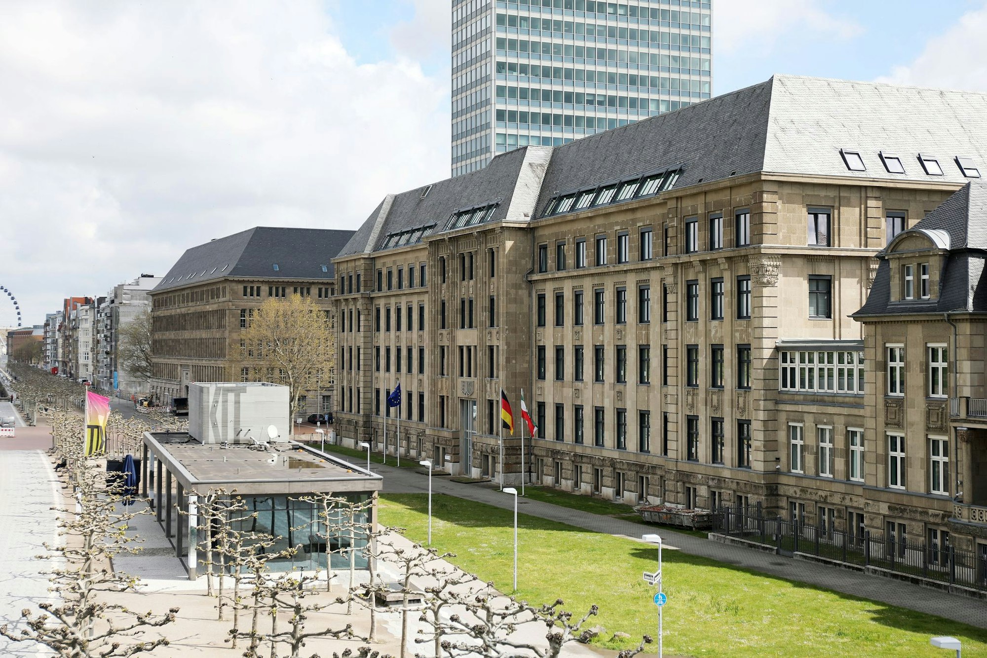 Unter dem Motto «Hey, Demokratie!» konnten Besucherinnen und Besucher Führungen durch Ministerien und Landtag machen und mit Ministerinnen und Ministern sprechen. (Archivbild)