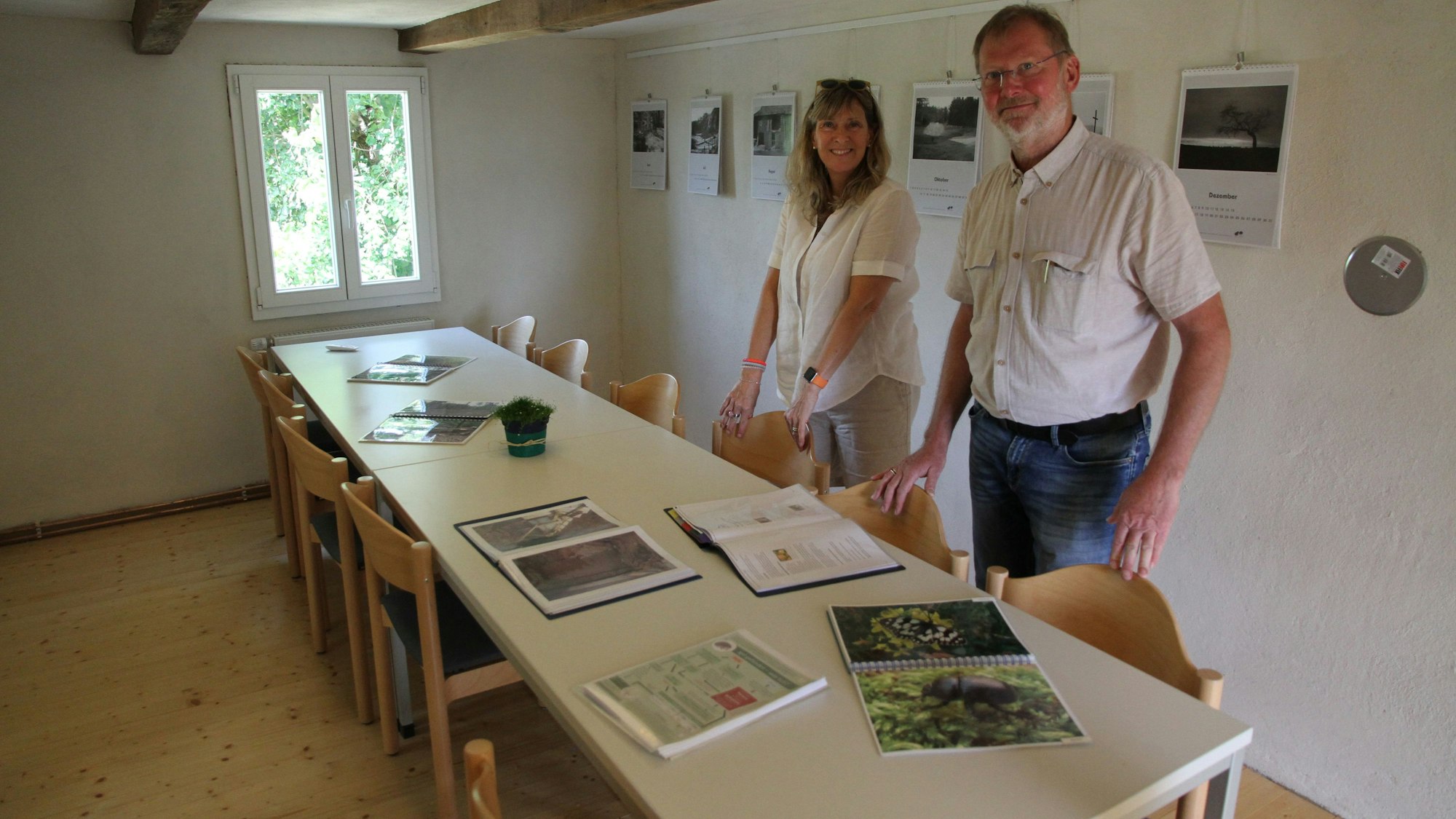 Tag der offenen Tür im Fischerhof der Bürgerinitiative zum Erhalt des Naafbachtales, von links Schriftführerin Anja Weiershausen und Vorsitzender Gerd Melchior
