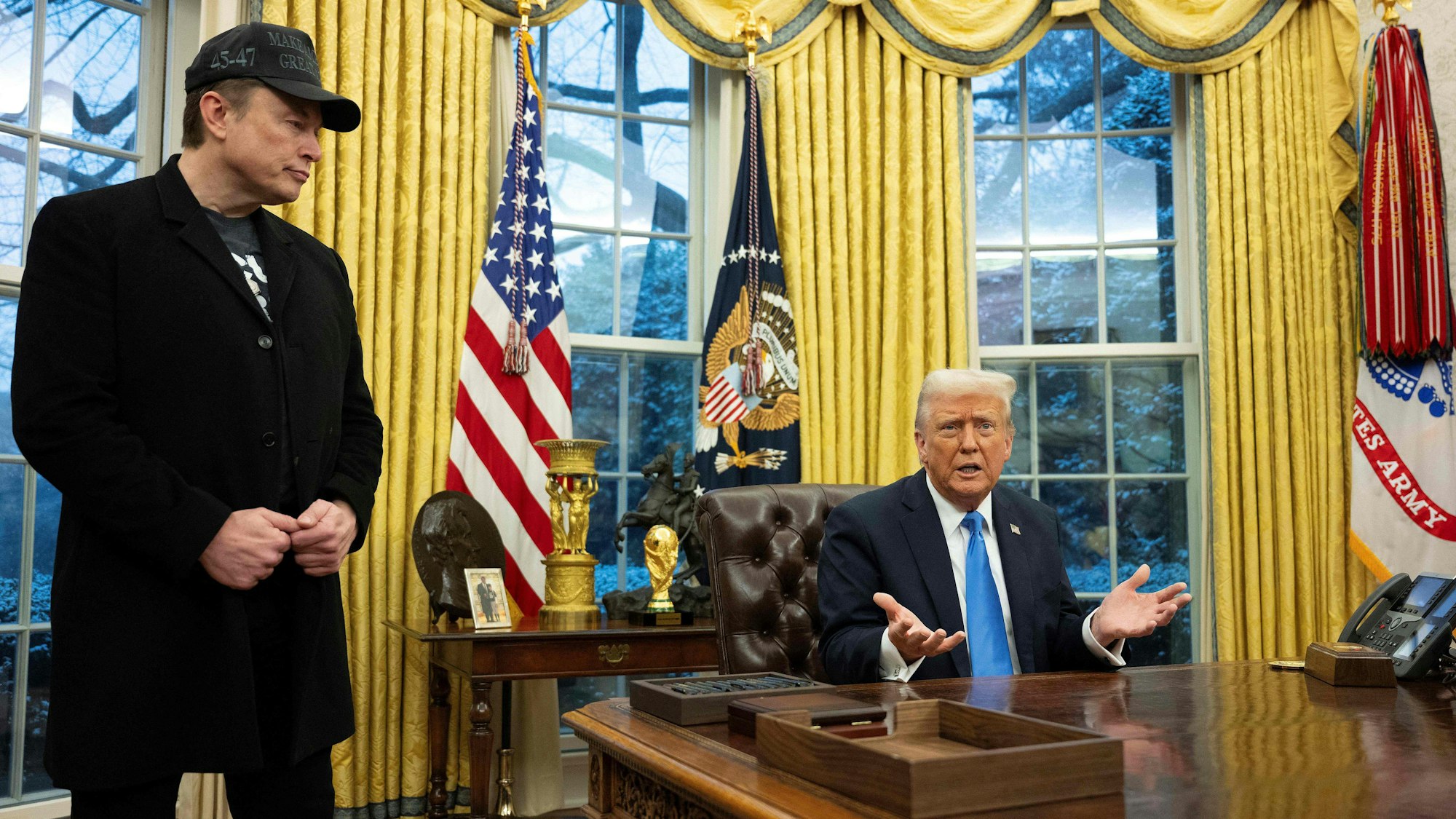 Elon Musk zusammen mit US-Präsident Donald Trump im Oval Office. Derartige Aufnahmen dürften voerst der Vergangenheit angehören. (Archivbild)
