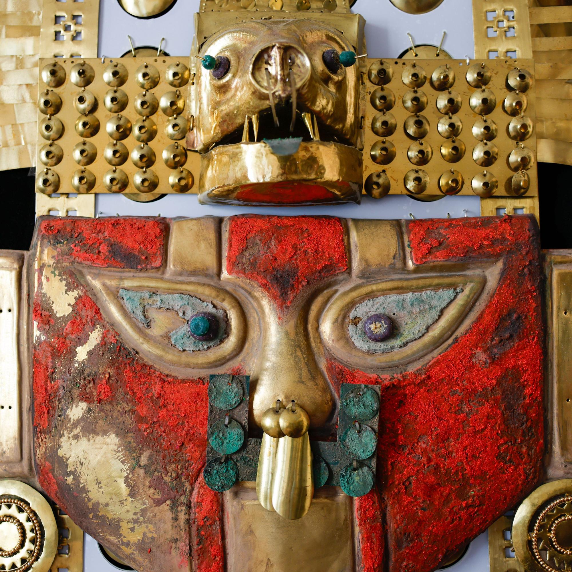 Eine Totenmaske schmückt den Gastraum im „a comer!“