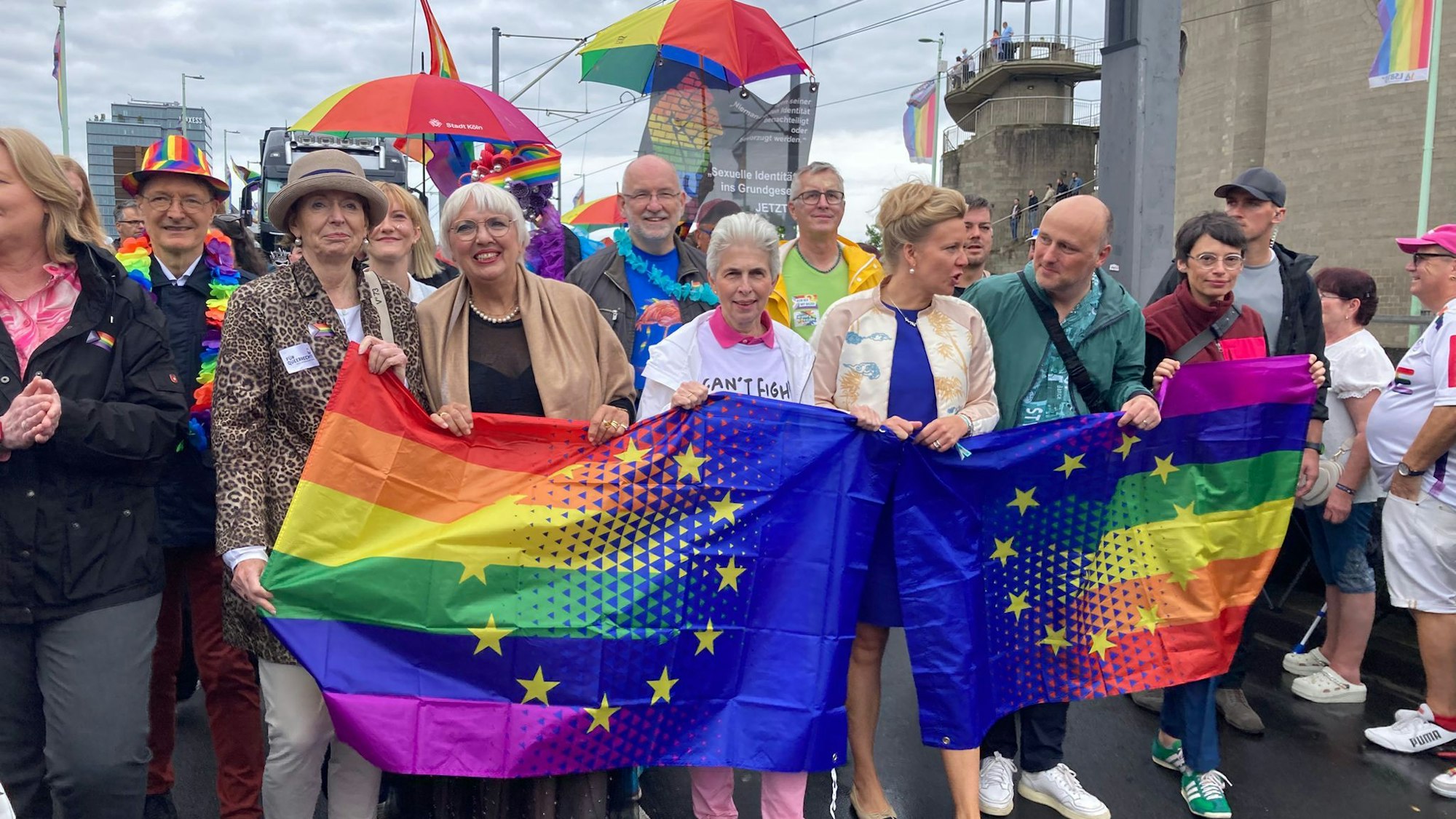 OB Reker mit ihren Gästen.