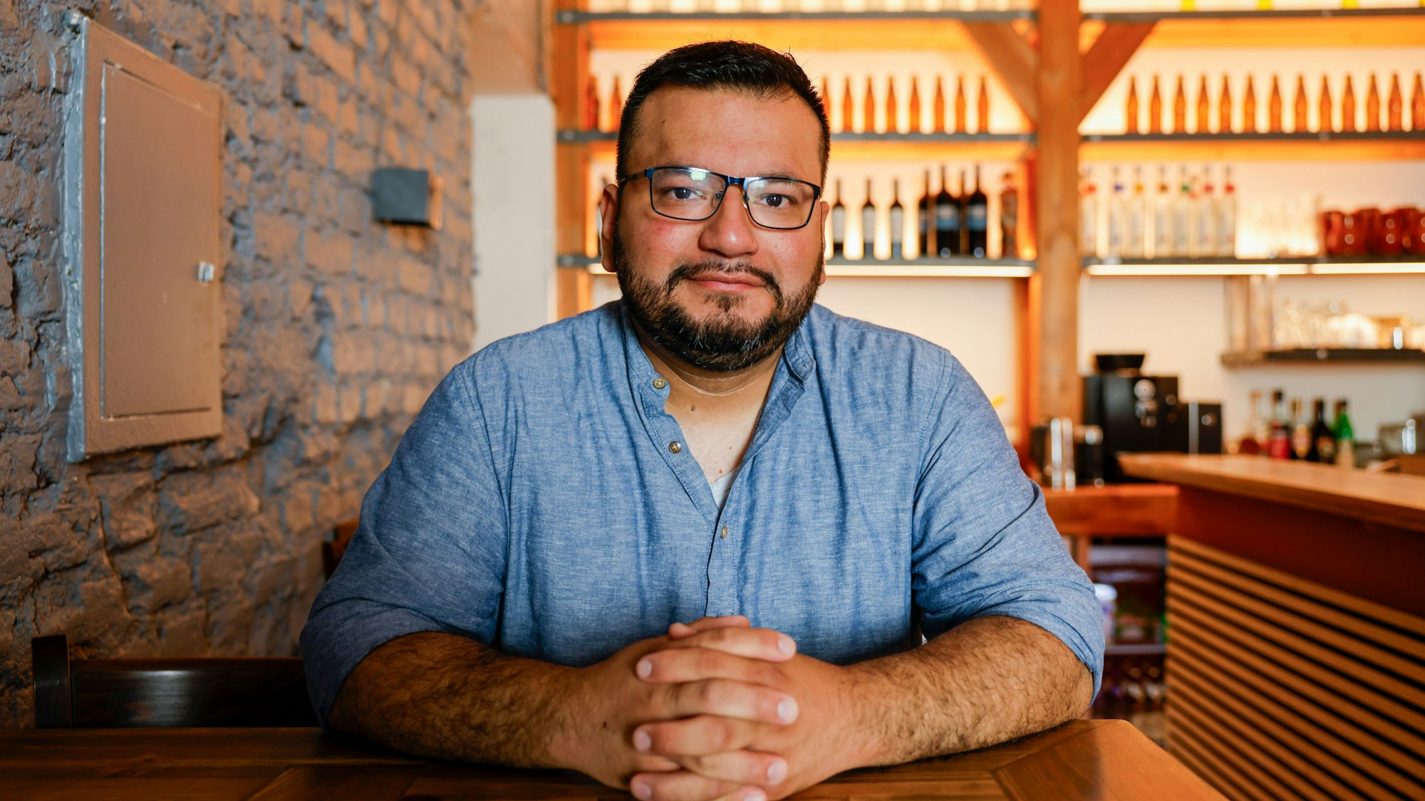 Jonathan Cachique betreibt das „a comer!“ in Nippes.