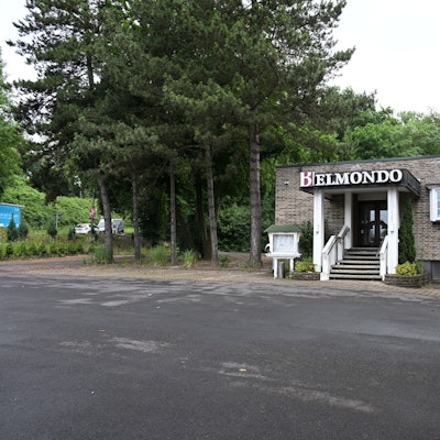 Das Foto zeigt die ehemalige Gaststätte Belmondo in Bergisch Gladbach