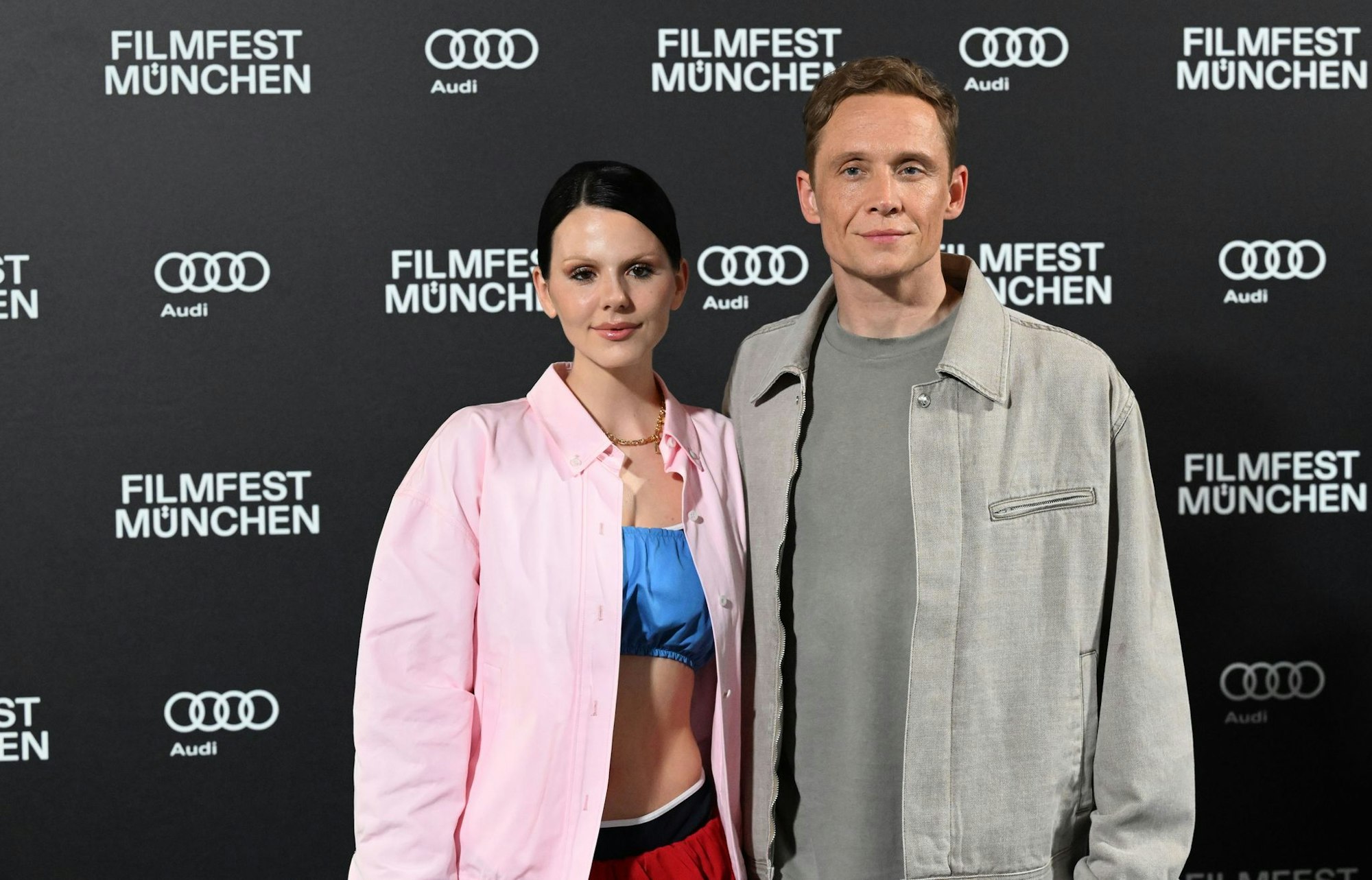 Matthias Schweighöfer und Ruby O. Fee vertreiben sich gern auch mal die Zeit zu Hause. (Archivfoto)