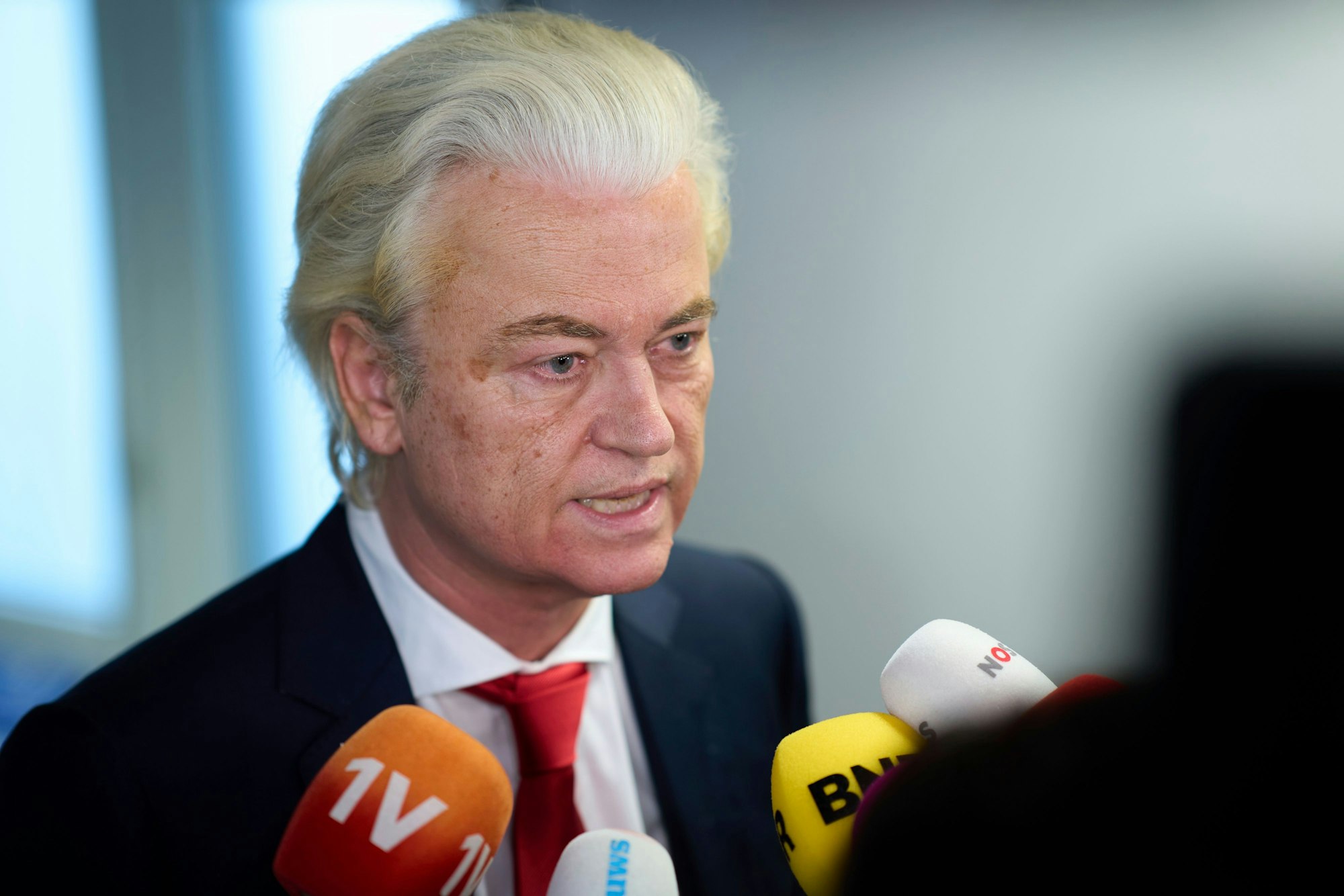 Den Haag: Der Rechtspopulist Geert Wilders, Vorsitzender der Partei für die Freiheit (PVV), spricht zu den Medien